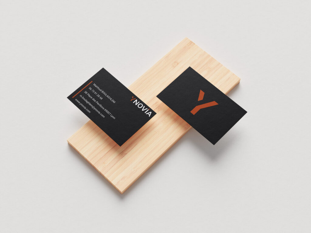 Mockups Design projet Ynovia carte de visite, développement web